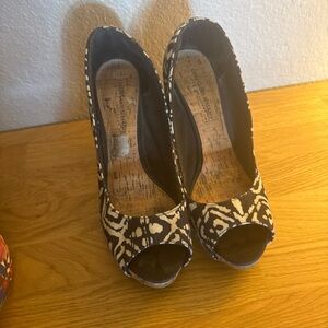 Christian Siriano Black and Cream Patterned Heels
